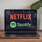 Comment économiser sur les abonnements numériques (Netflix, Spotify, Disney+…) grâce au partage et aux bons plans en ligne
